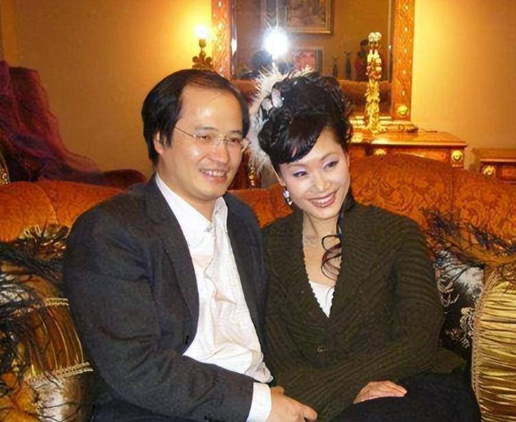 于文华13年传闻:与朱之文关系及无子话题