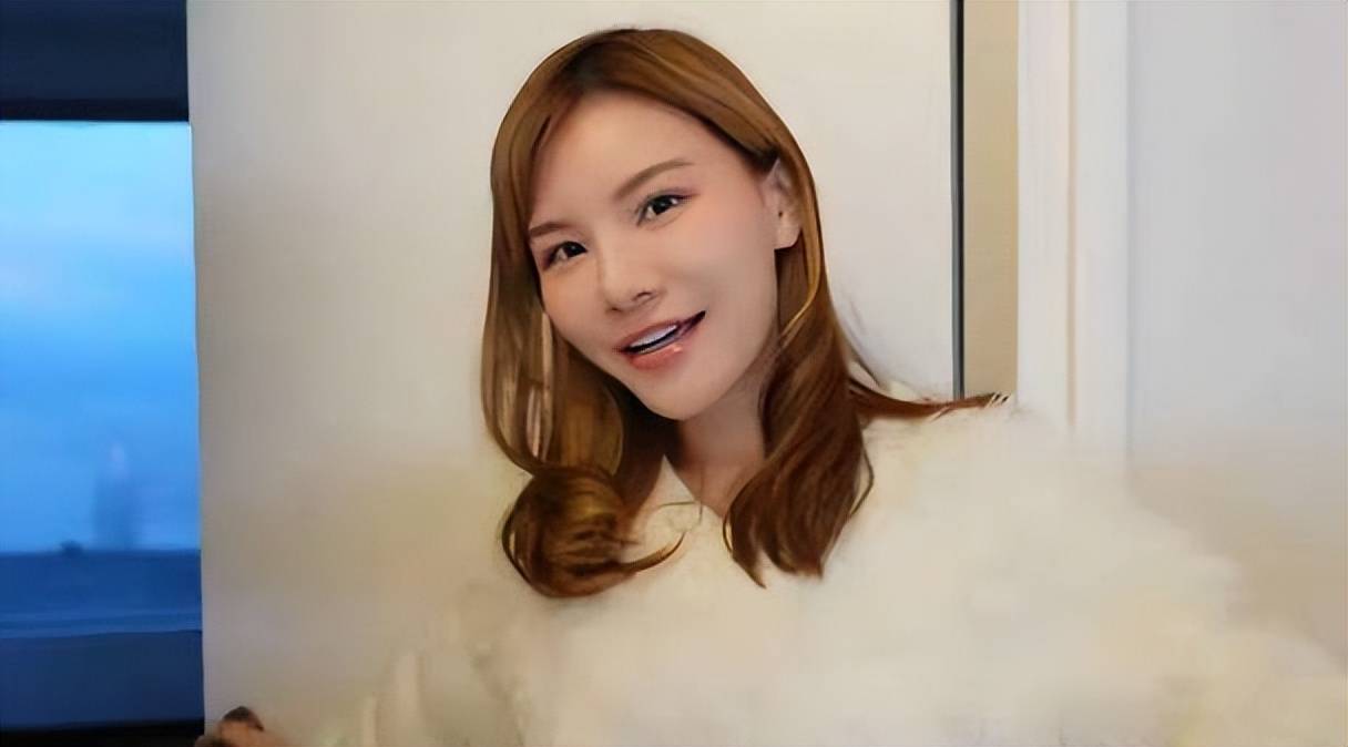 67岁香港大佬与网红情感纠葛9年,女方5年4胎原配不知