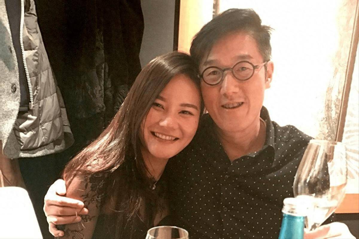 67岁香港大佬出轨网红9年，女方5年4胎原配不知