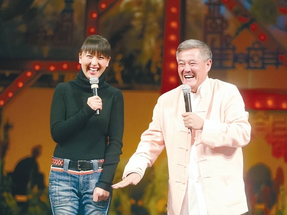 自断后路!闫学晶恢复3个月亮底牌闹剧