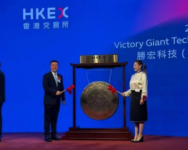电梯亲吻门反转:宋珍珍19岁自曝维权困难真相