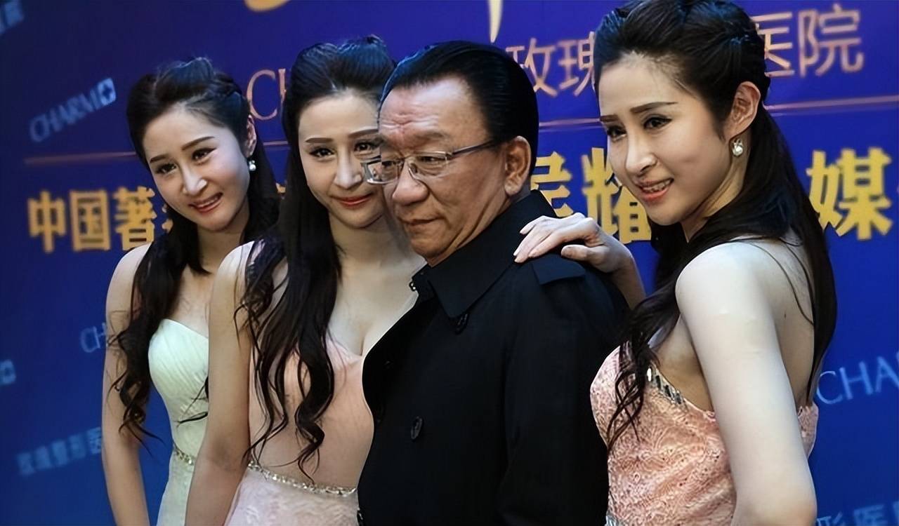 个人行为不当引发争议,老艺术家形象受损不冤