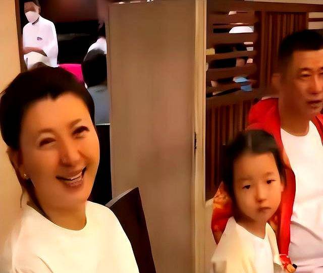 税务问题引发关注:6月23日多人被调查,明星争议引热议