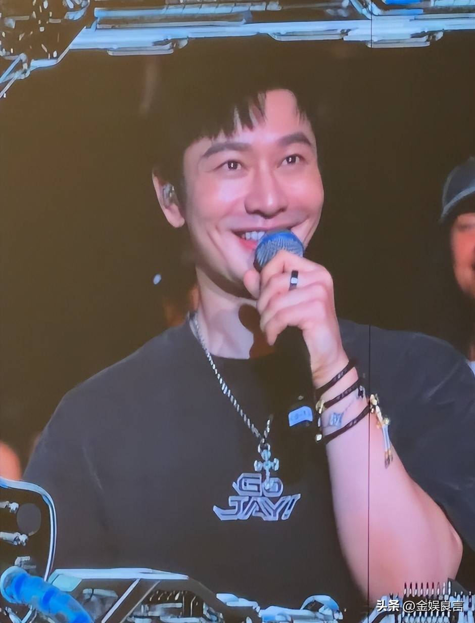 黄晓明夸昆凌双标翻车,前妻杨颖被对比引众怒