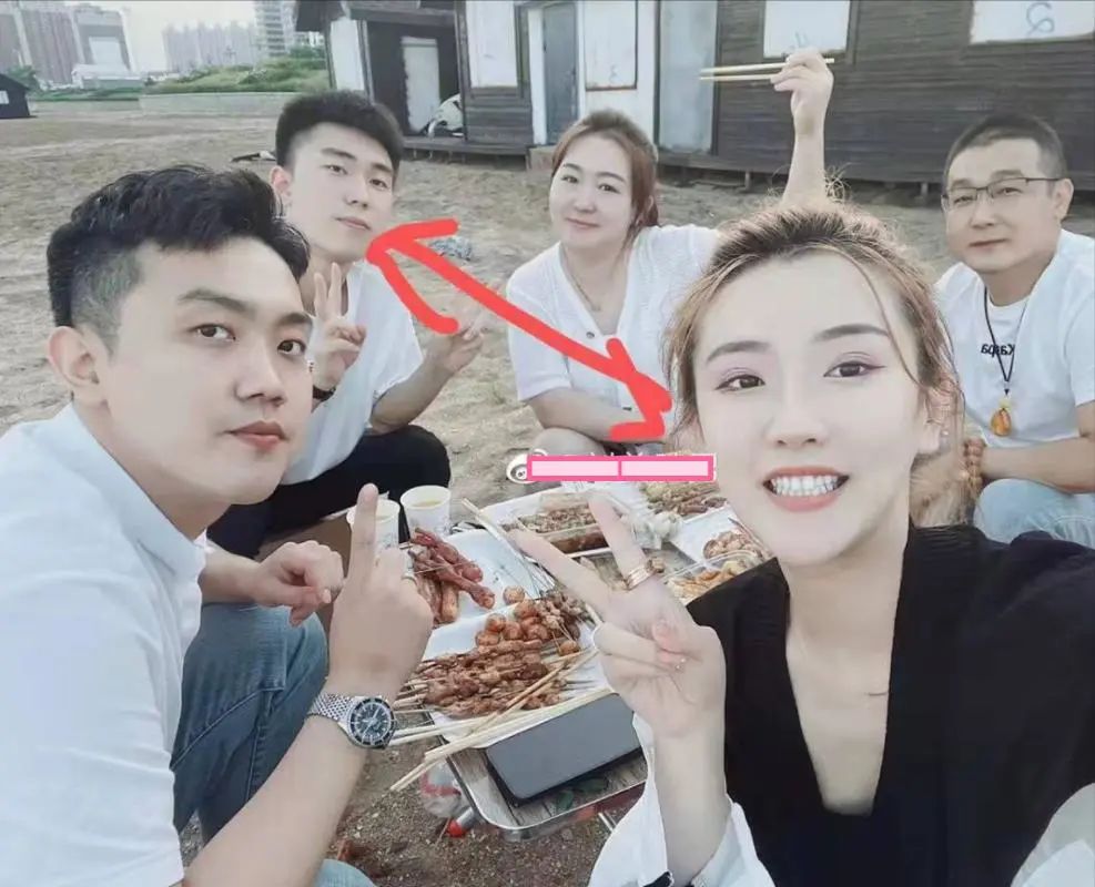 百万网红家暴反转:出轨堂弟还打人
