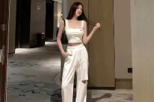 千万粉丝网红何秋亊抄袭明星？内幕曝光网友炸锅了！