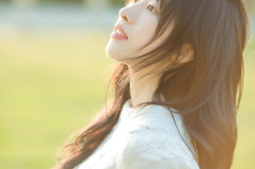 女子下跪男玩手机无视，穿着引网友热议