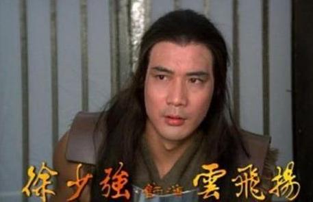 古龙拼酒死,三次婚内出轨,大陆娶娇妻再偷吃嫩模