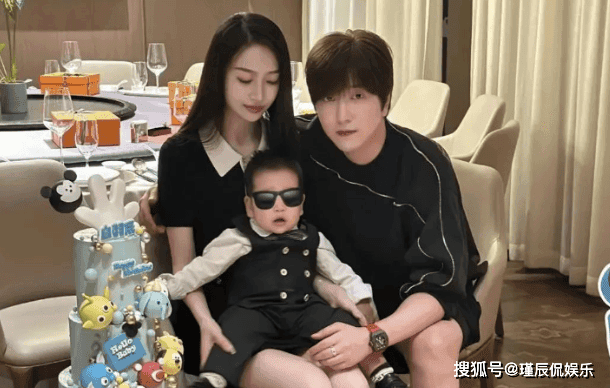 白冰被曝婚内出轨，曾因偷税禁言